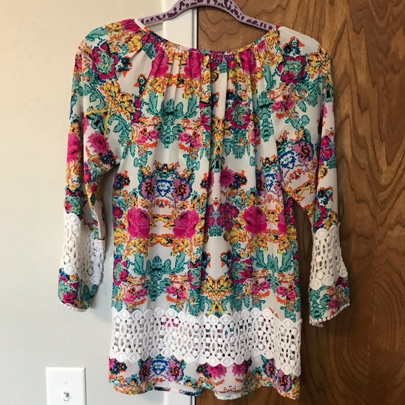 Floral blouse with white fringe and cutouts - Picture 3 of 3